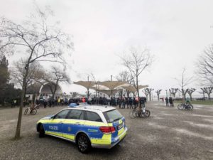 Polizei bei der Fridays For Future in Konstanz am 15.03.19 im Stadtgarten bei der Konzertmuschel