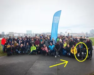 Foto von und mit Umweltaktivist Rainer Rössler beim Rhein Cleanup von Blockblocks in Düsseldorf im Frühjahr 2020